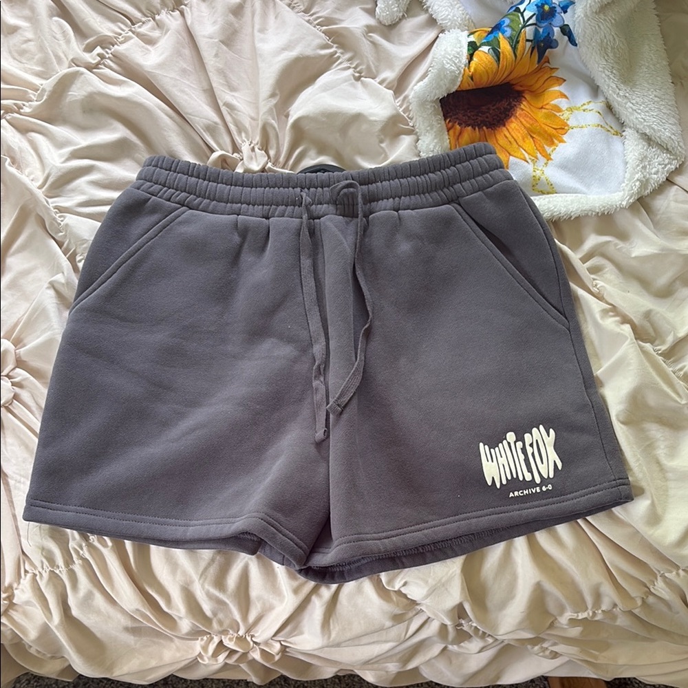 Gray Athletic Shorts with Elastic Waistband and Relaxed Fit